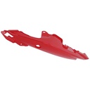 CACHA BAJO ASIENTO SUZUKI GIXXER 150 (2019-2025) ROJO LADO IZQUIERDO MTC